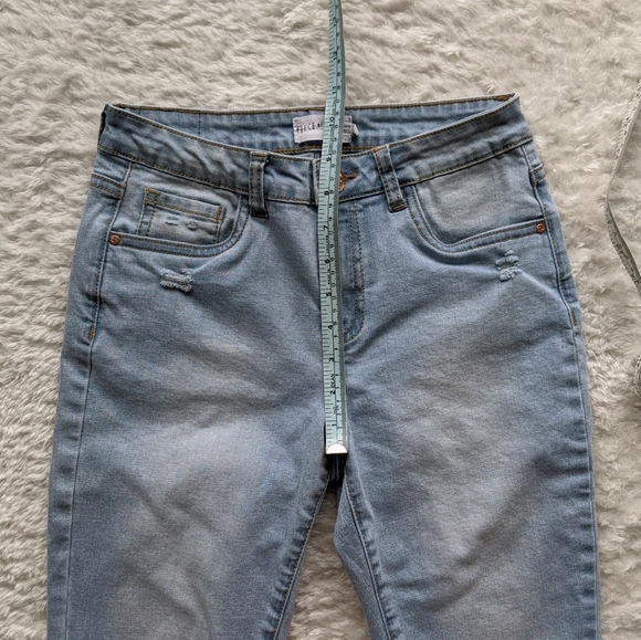 Classic High Rise Light Wash Skinny Jeans - Picture 5 of 8